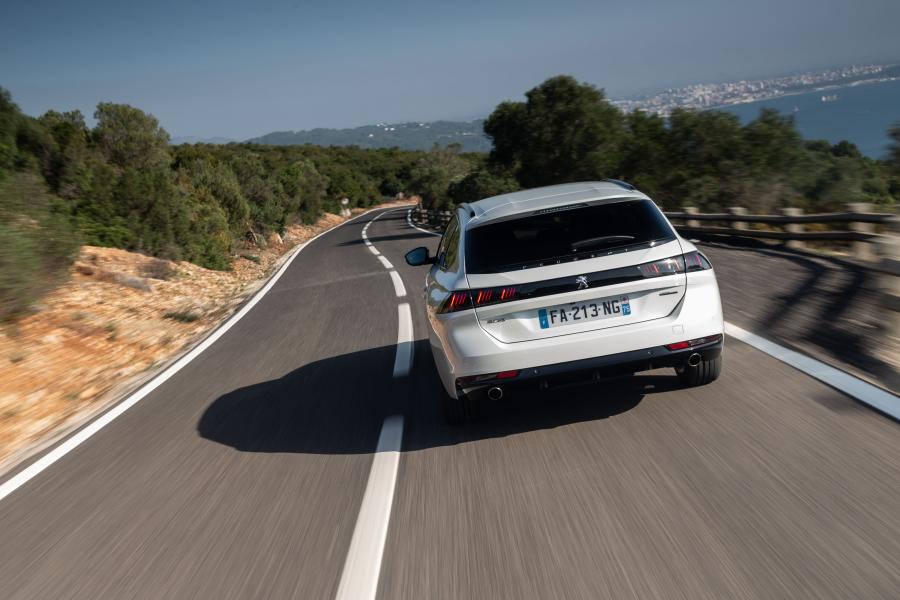  Peugeot 508 SW GT Line 2018 года  (WW) (фото 15 из 43)